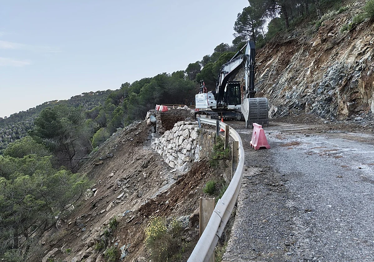 La antigua carretera entre Álora y Carratraca que los vecinos quieren convertir en ruta paisajística