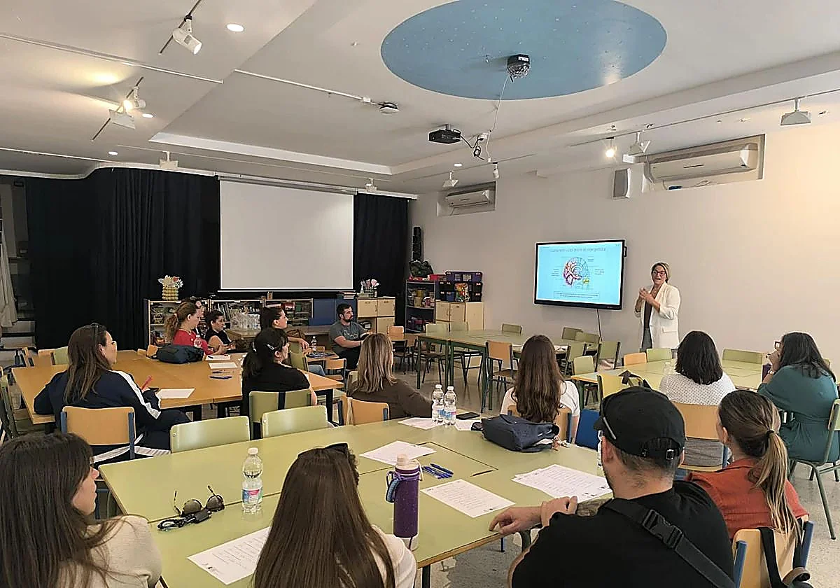 La Escuela de Familias de Rincón de la Victoria aborda el acoso