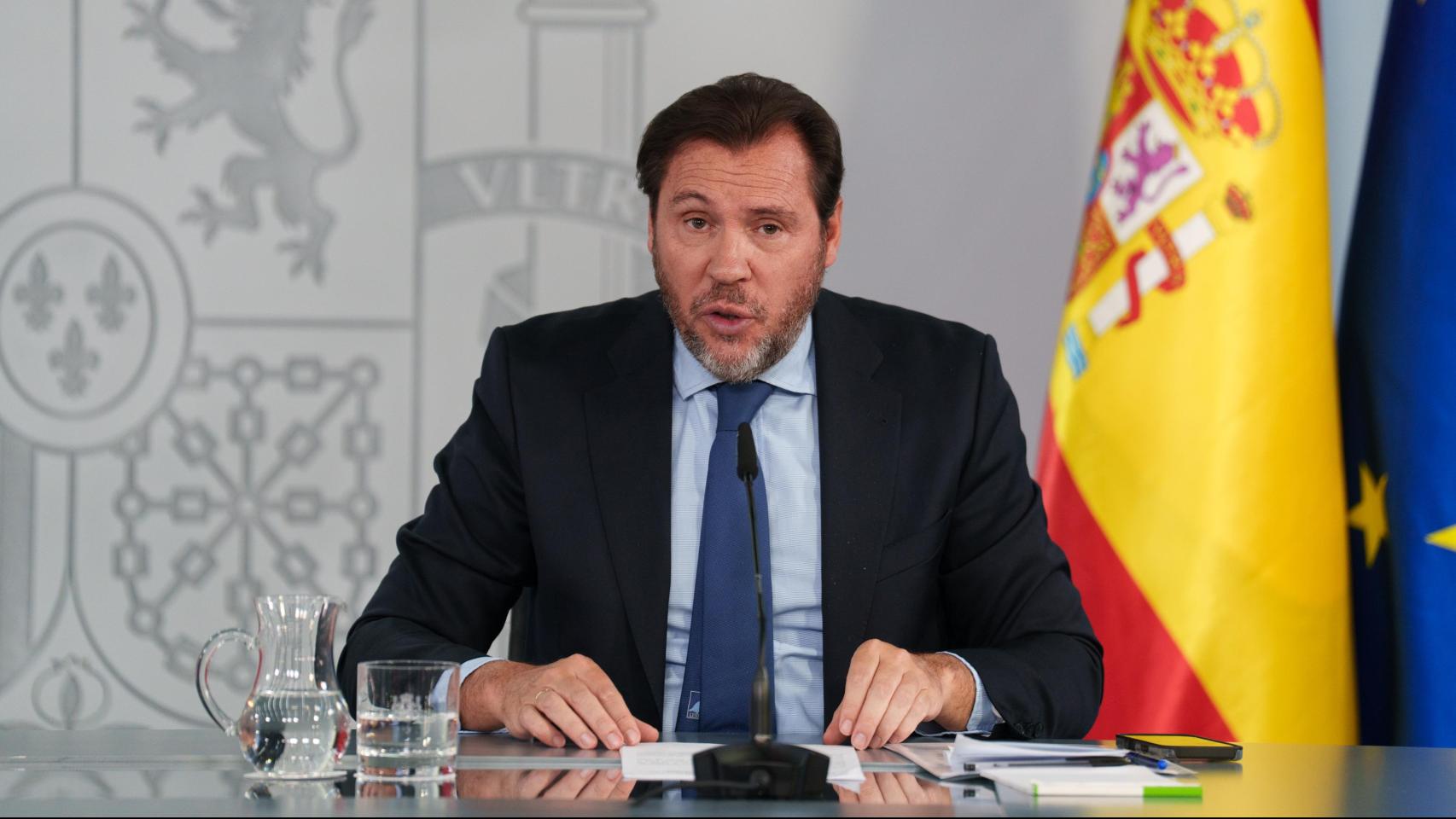 El PP exige explicaciones a Puente por defender a Zapatero y por adjudicar contratos "bajo sospecha" en Adif