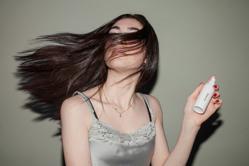 Nos prometieron el pelo de Rapunzel con cosméticos carísimos. La ciencia dice que el verdadero secreto lleva milenios en tu cocina