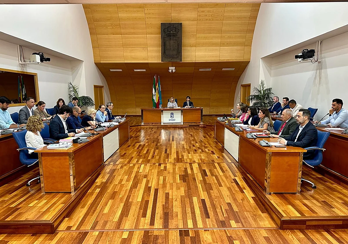 Fuengirola moviliza más de un millón de euros para impulsar mejoras en espacios escolares y deportivos