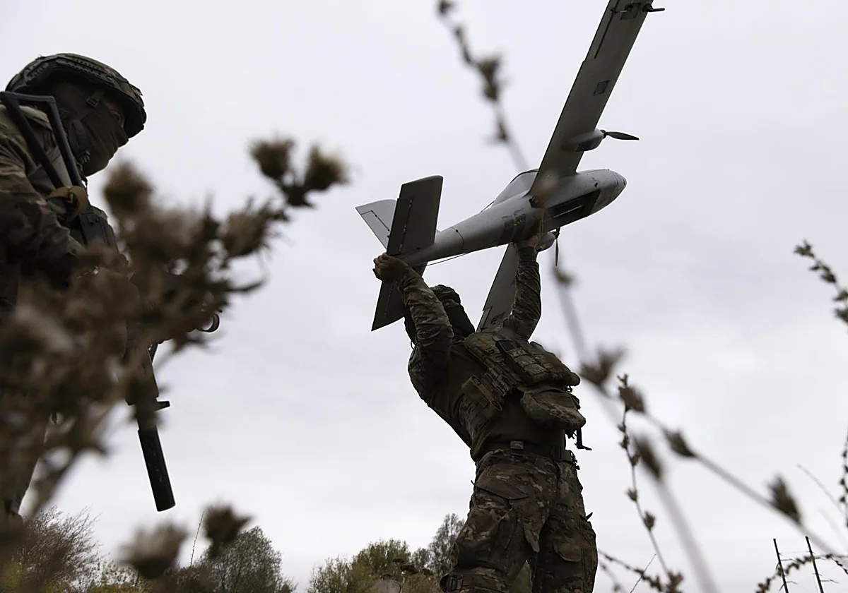 El Kremlin autoriza a los bancos a armarse y derribar los drones ucranianos