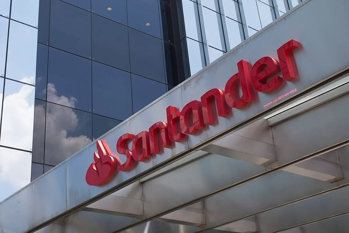 Santander capta más de 70 agentes financieros en 2025