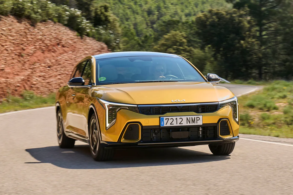 Kia K4: el nuevo compacto coreano que apuesta por motores híbridos y de combustión