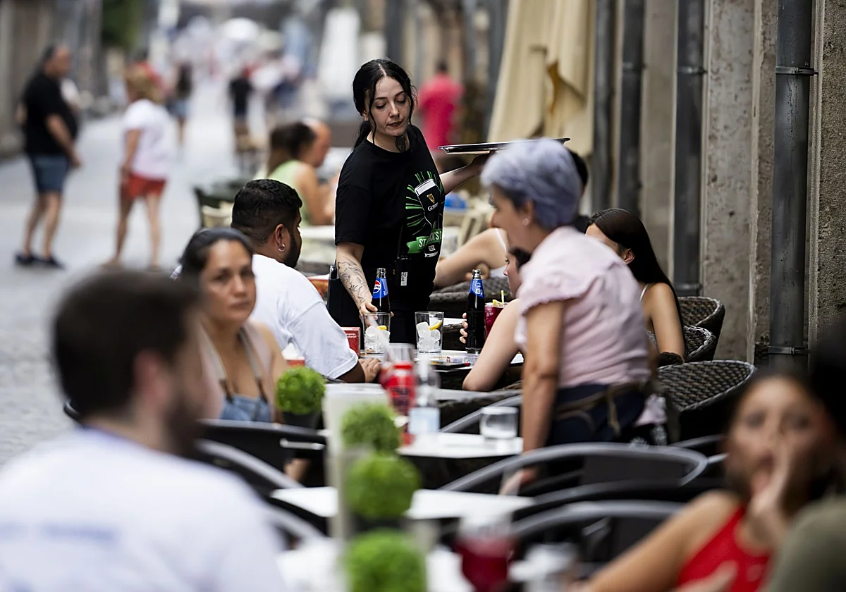 El salario más frecuente en España sube a 16.500 euros al año por el empuje del SMI