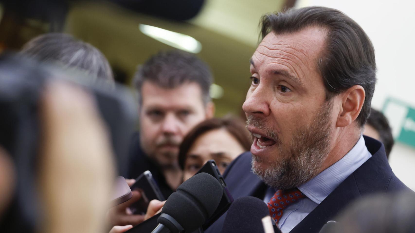 Puente denuncia un intento de "derribar al Gobierno con métodos nada democráticos" y las "coincidencias" en los juicios