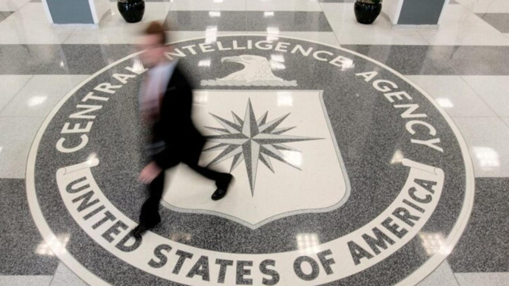 Detienen a un ex alto cargo de la CIA por robar más de 300 lingotes de oro del depósito de la agencia de espionaje de EEUU