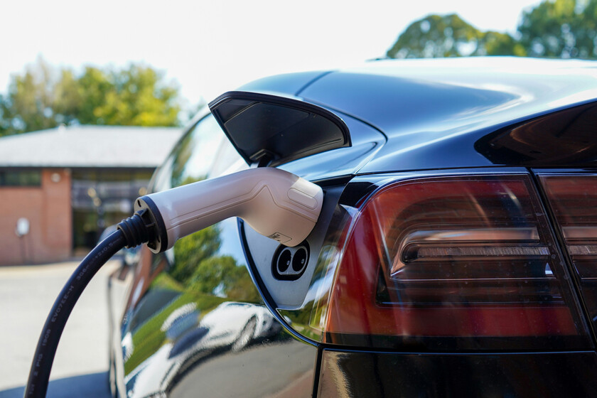 EEUU está instalando cargadores de 1 MW para sus eléctricos, aunque Europa lo supera: con coches preparados para sacarles partido