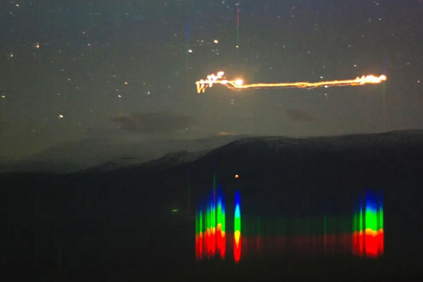 Este valle noruego tiene rocas a cada lado del río que actúan como una pila gigante. Puede que eso explique sus luces fantasma