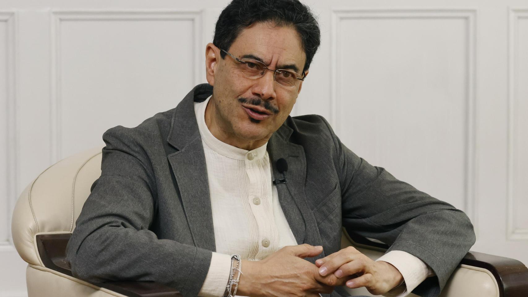 Cepeda, el líder izquierdista colombiano, promete un "diálogo eficiente" para acabar con la guerrilla de ELN
