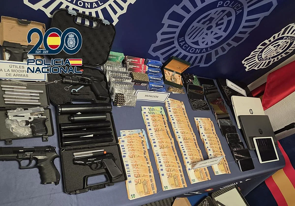 Catorce detenidos en Fuengirola al caer un grupo criminal dedicado a la transformación y venta de armas