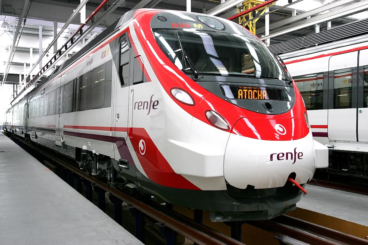 La CNMC pide abrir a la competencia los trenes de Cercanías y Media Distancia