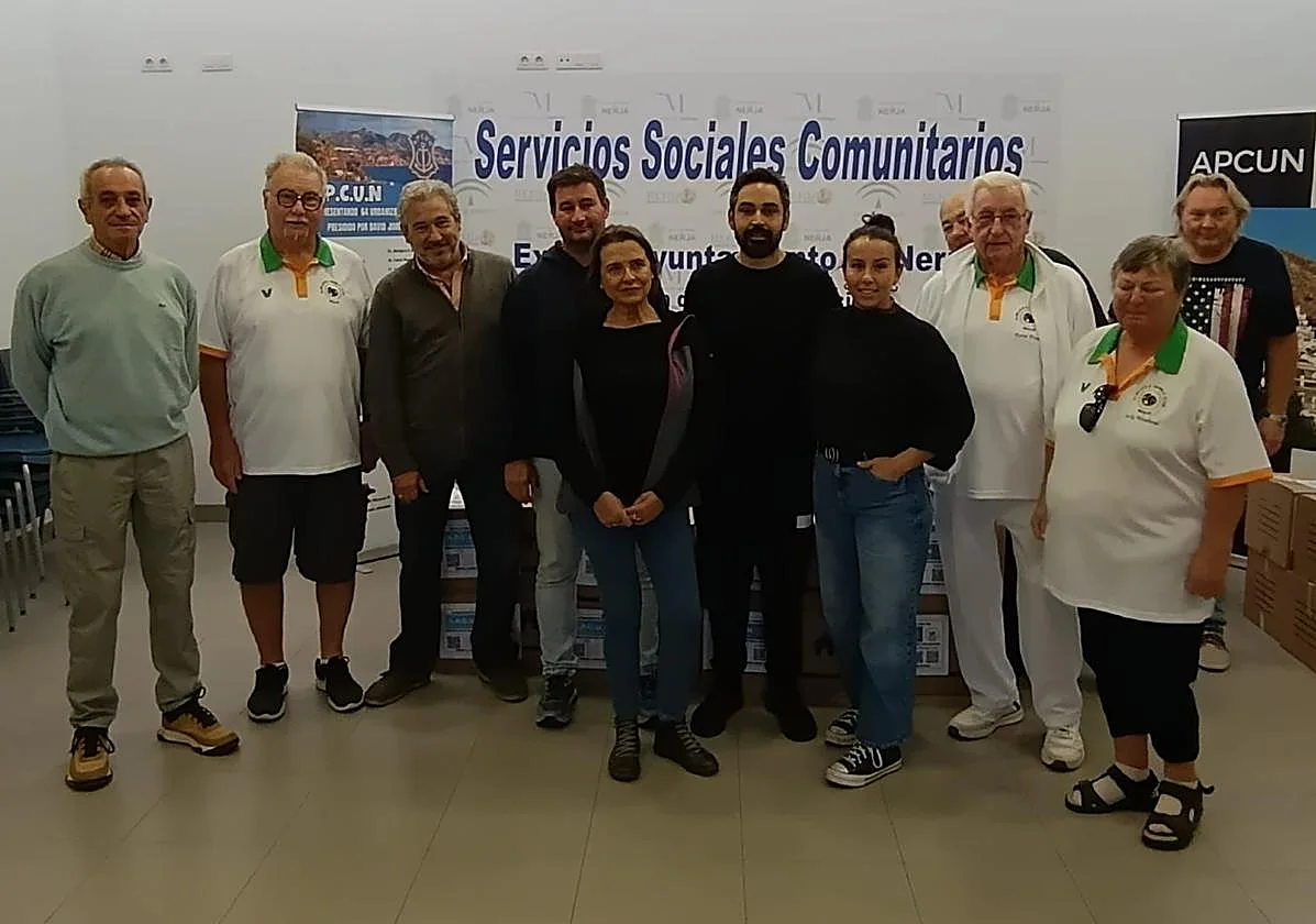 Groups gift festive hampers to 60 vulnerable families in Nerja