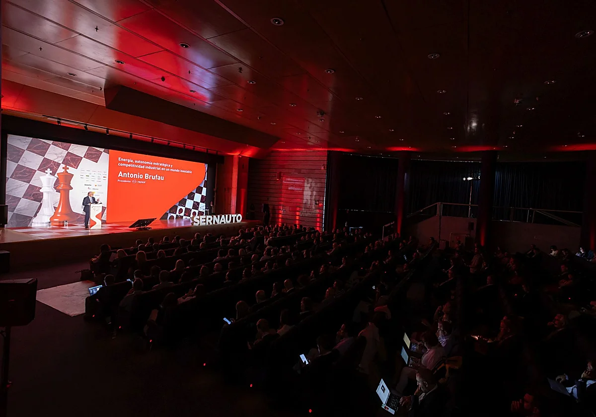 El sector del automóvil se juega su futuro en una partida global y exige agilidad política frente a la asfixia del mercado