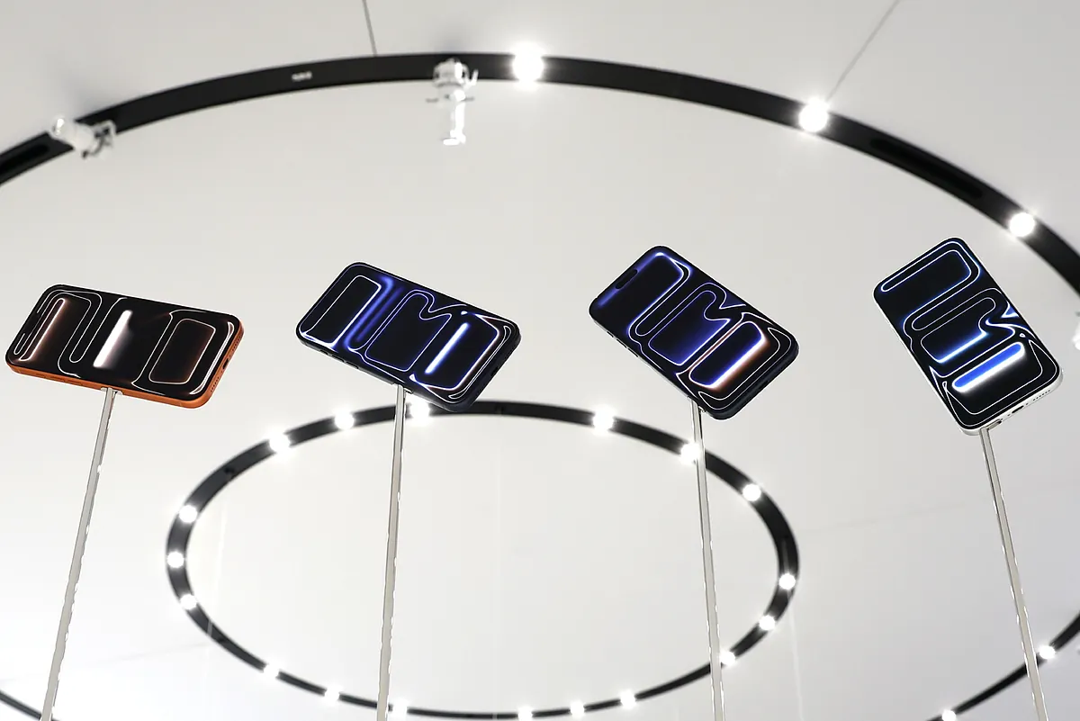 Cómo sortean Samsung y Apple la crisis en 'smartphones'