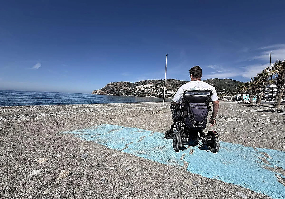 Four new lifeguards for people with reduced mobility on Almuñécar beaches