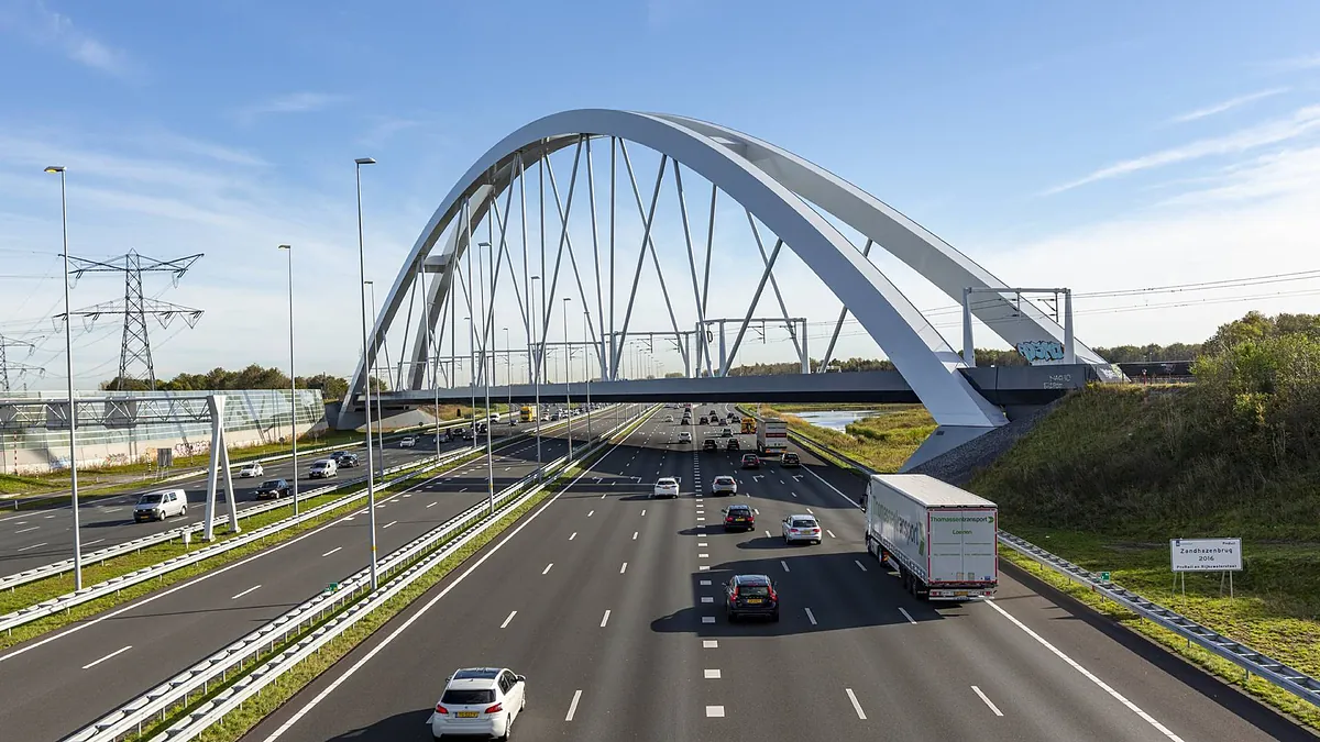 Serena compra a ACS su participación en la autopista de Ámsterdam