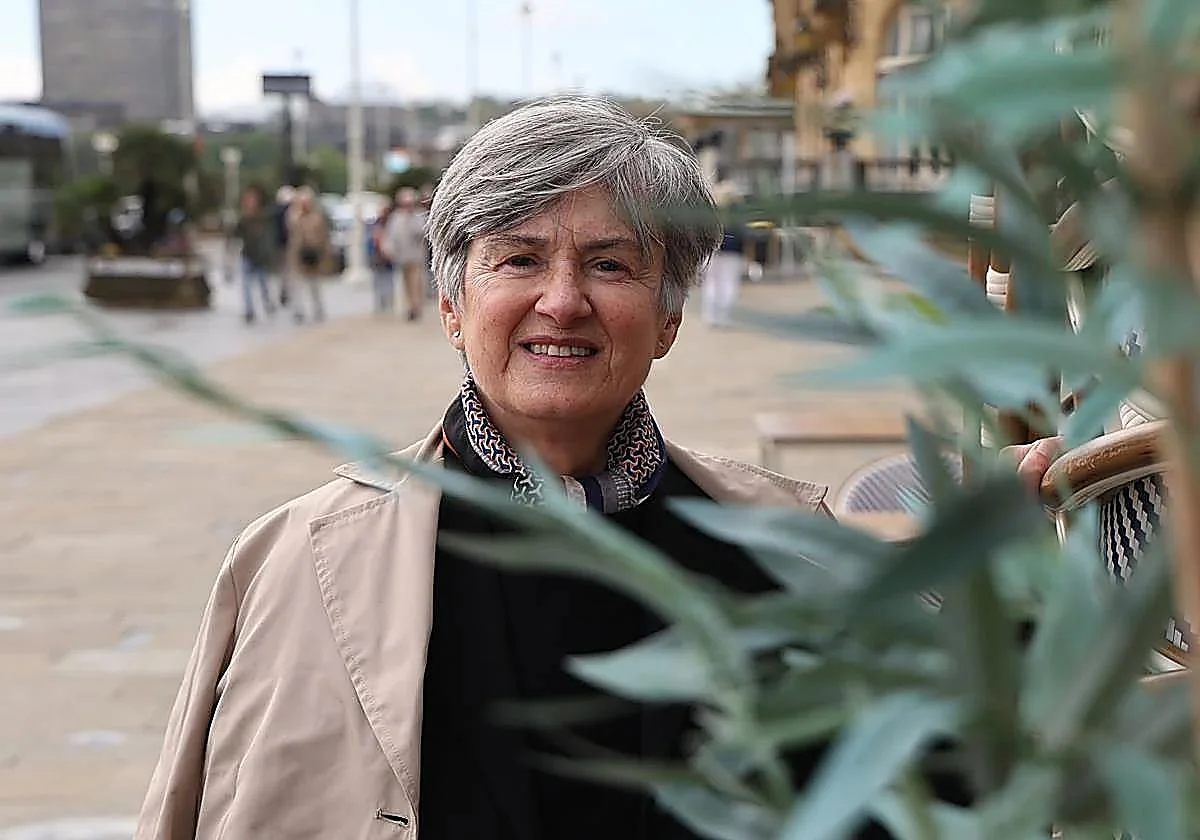 «Un heterónimo te permite abordar un nuevo estilo y una nueva personalidad de autora»
