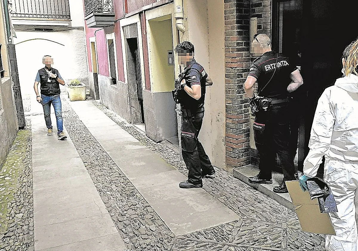 Investigan la muerte a golpes de un hombre en su piso de Vizcaya