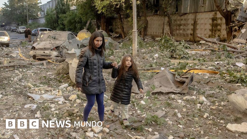 Al menos 13 muertos en Ucrania en uno de los mayores ataques de Rusia en los últimos meses con más de 700 drones