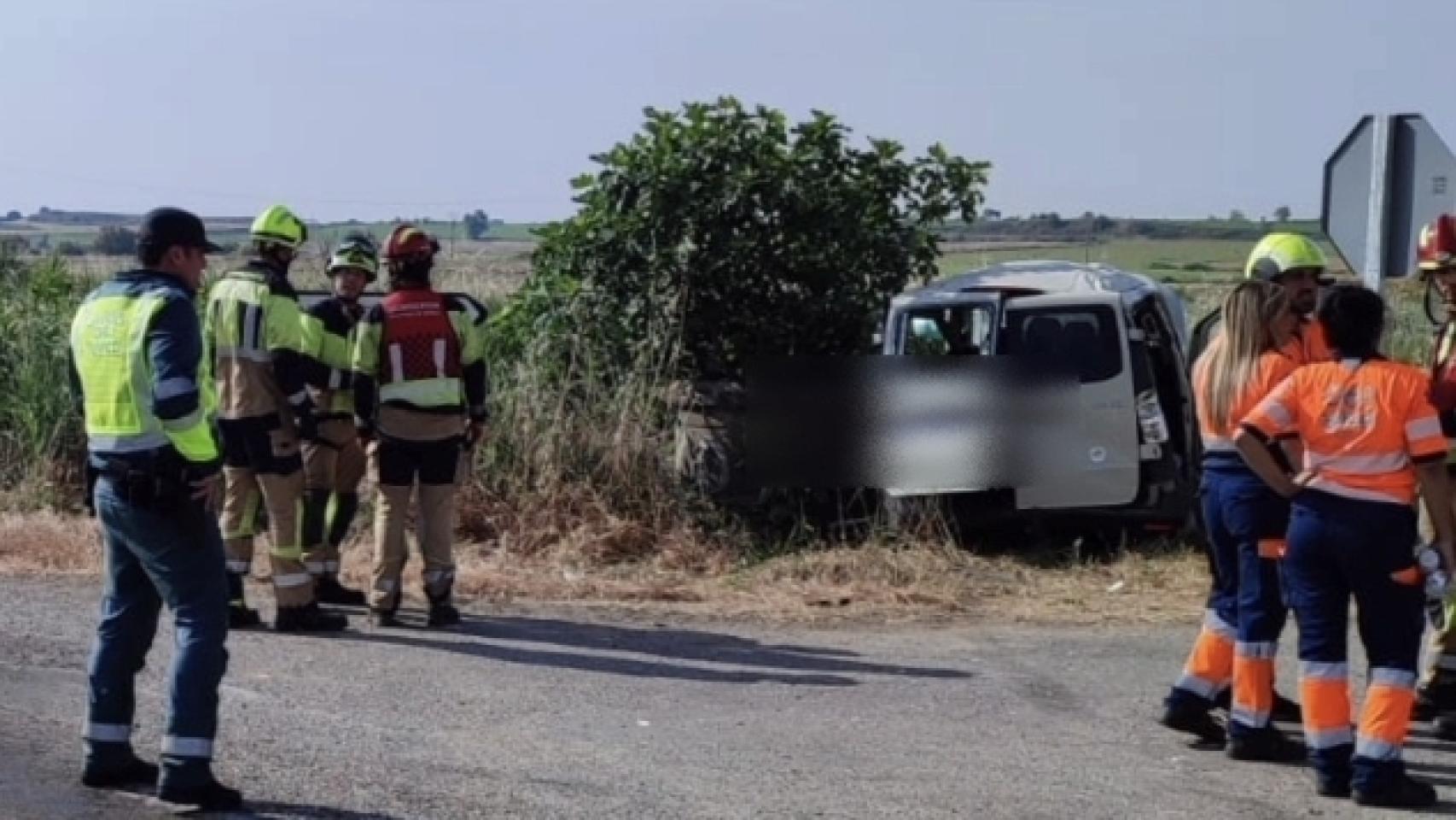 Dos muertos y tres personas heridas graves tras el choque de una furgoneta y un camión en Huesca