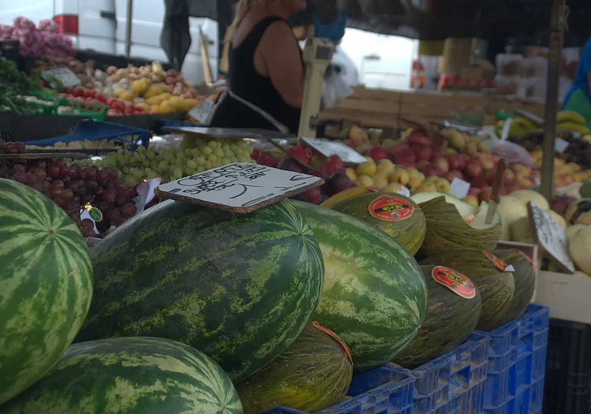 Abierta la oferta para adjudicar 37 puestos en los mercadillos de Rincón de la Victoria y La Cala del Moral
