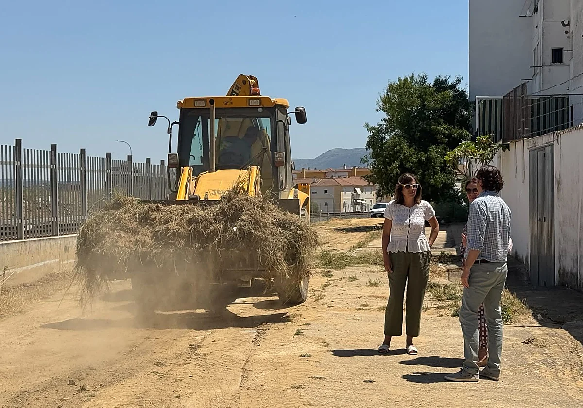 Ronda empieza a coser tres barrios con una nueva calle junto a las vías del tren