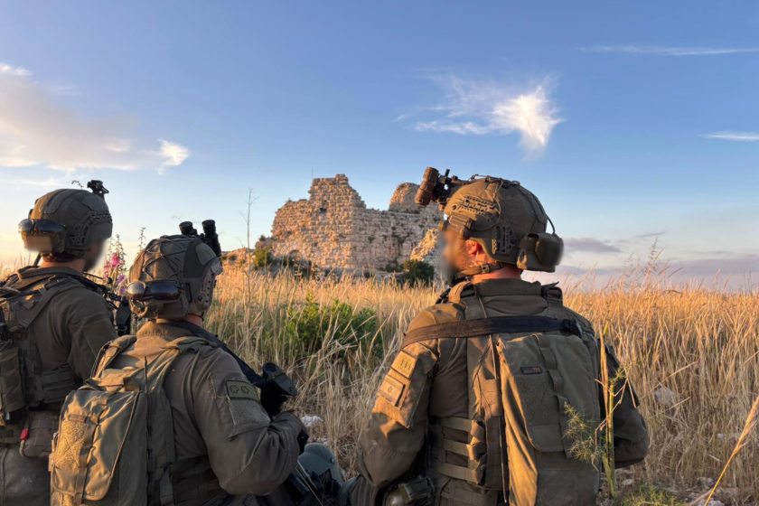 Una escena más propia de la Edad Media ha llevado a la guerra en Irán a un escenario inédito: la toma de un castillo