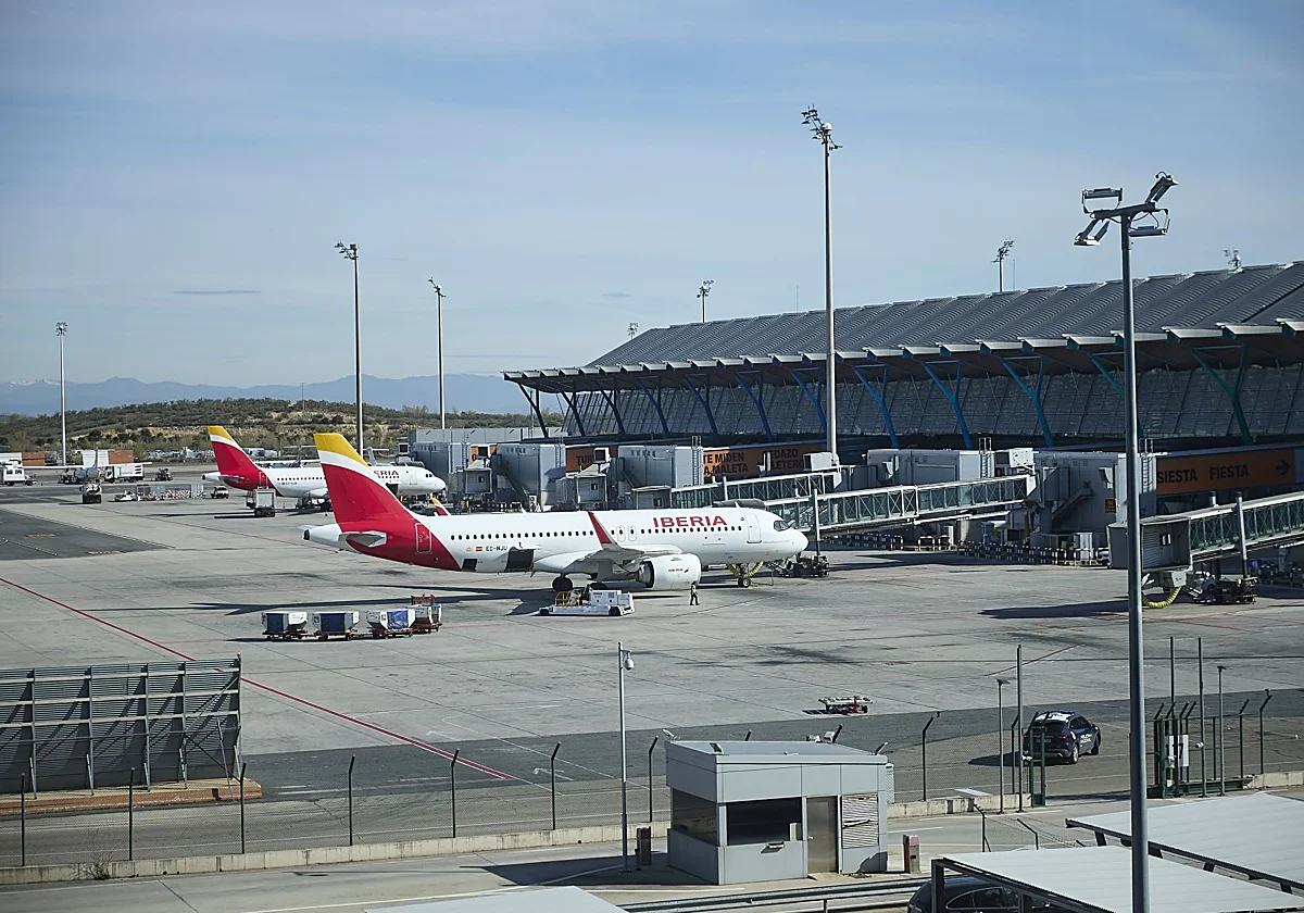 Competencia se alinea con las aerolíneas y pide a Aena rebajar las tarifas durante el próximo lustro