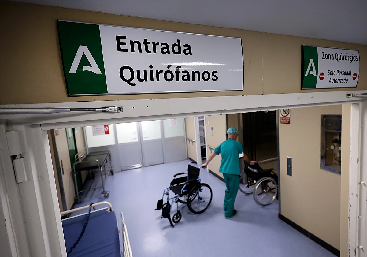 El Hospital Regional de Málaga contrata seis anestesistas para suplir las bajas en el servicio