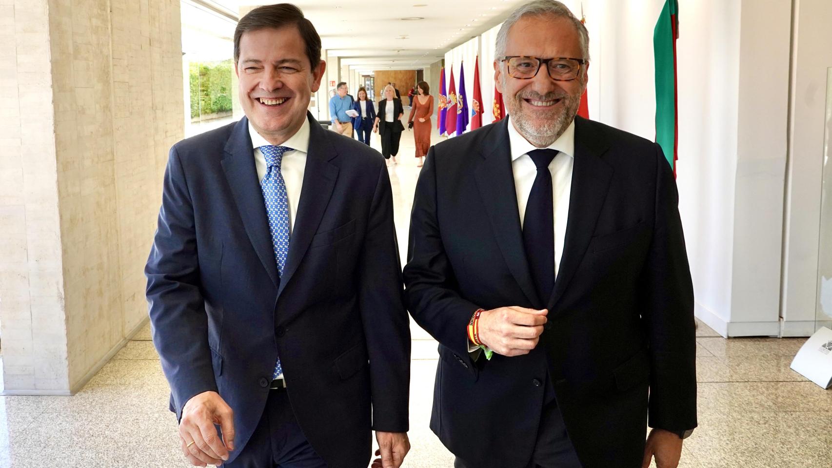 Mañueco y Pollán pactan una Junta con dos vicepresidencias y con 3 consejerías para Vox, una de Desregularización