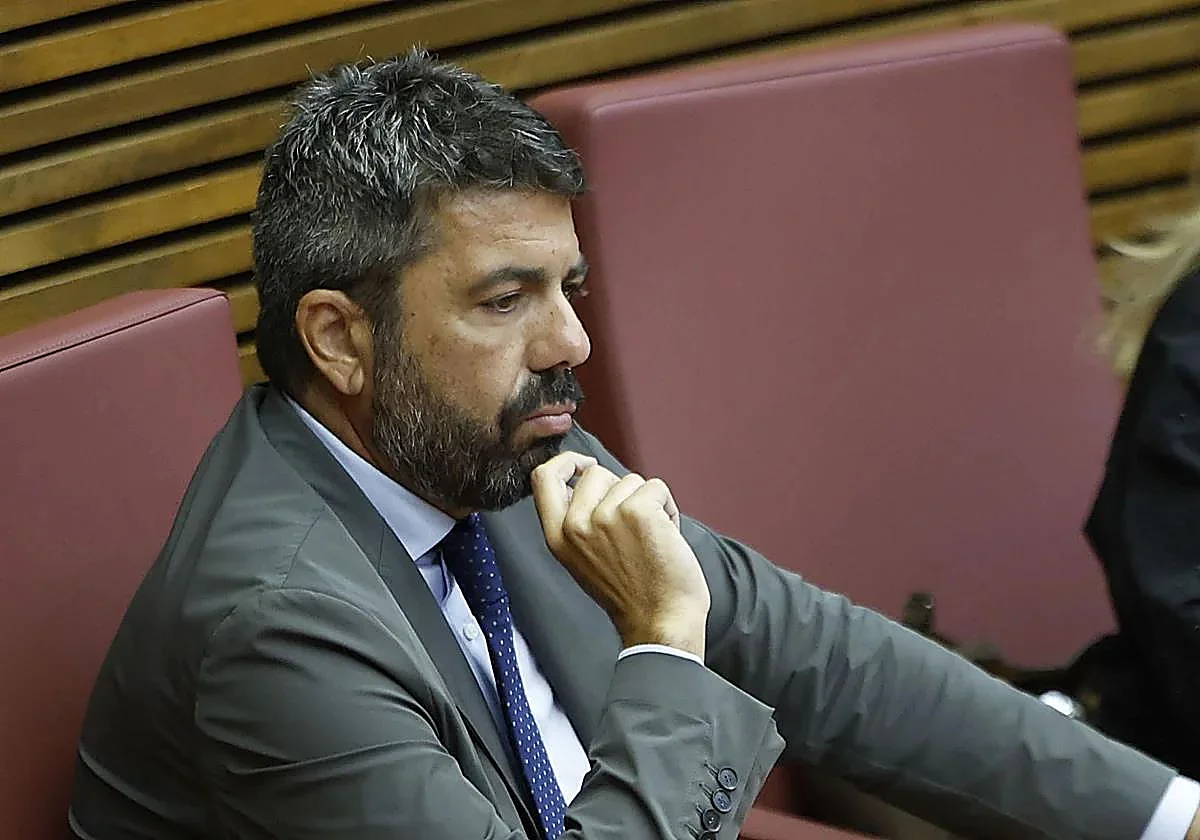 La Audiencia da la razón a Mazón en su pulso con la jueza de la dana: el expresidente valenciano debe personarse en la causa