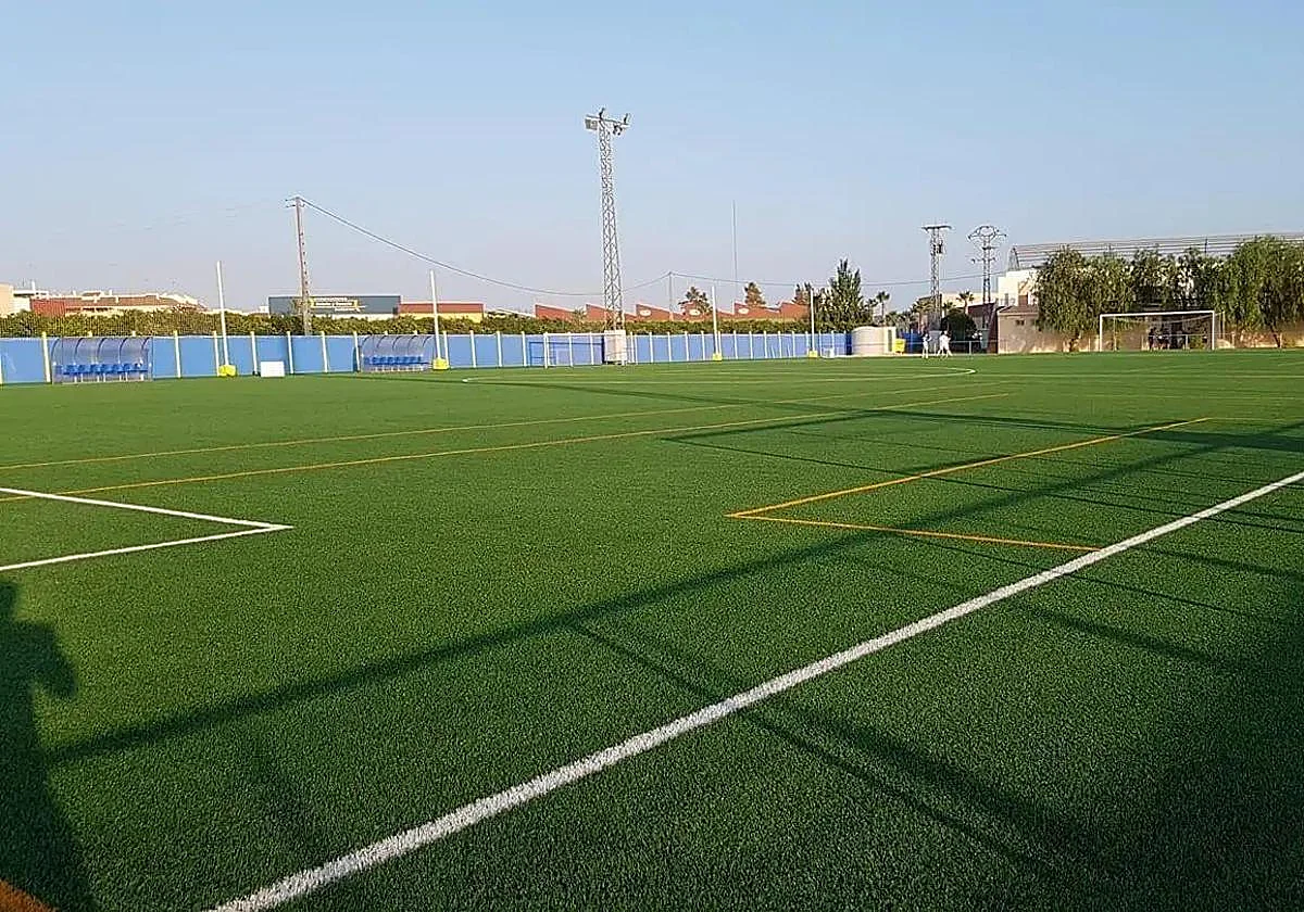 Un club de fútbol valenciano celebra la fiesta del ascenso de su equipo juvenil con una stripper