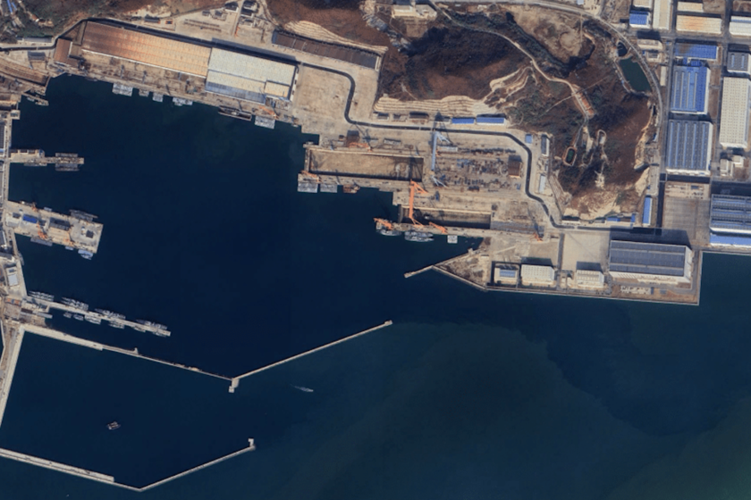 Imágenes por satélite no dejan dudas: China ha lanzado al mar una criatura submarina que desafía la ingeniería naval