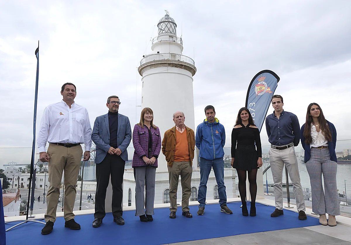 La Junta reconoce a los tres remeros de beach sprint del Real Club Mediterráneo en el Mundial
