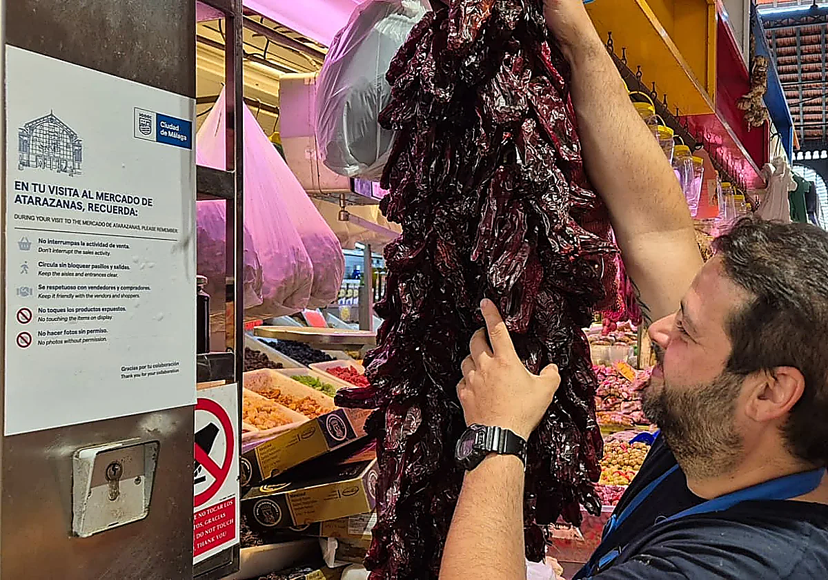Malaga city council pleads for respect for Atarazanas market's work flow from tourists