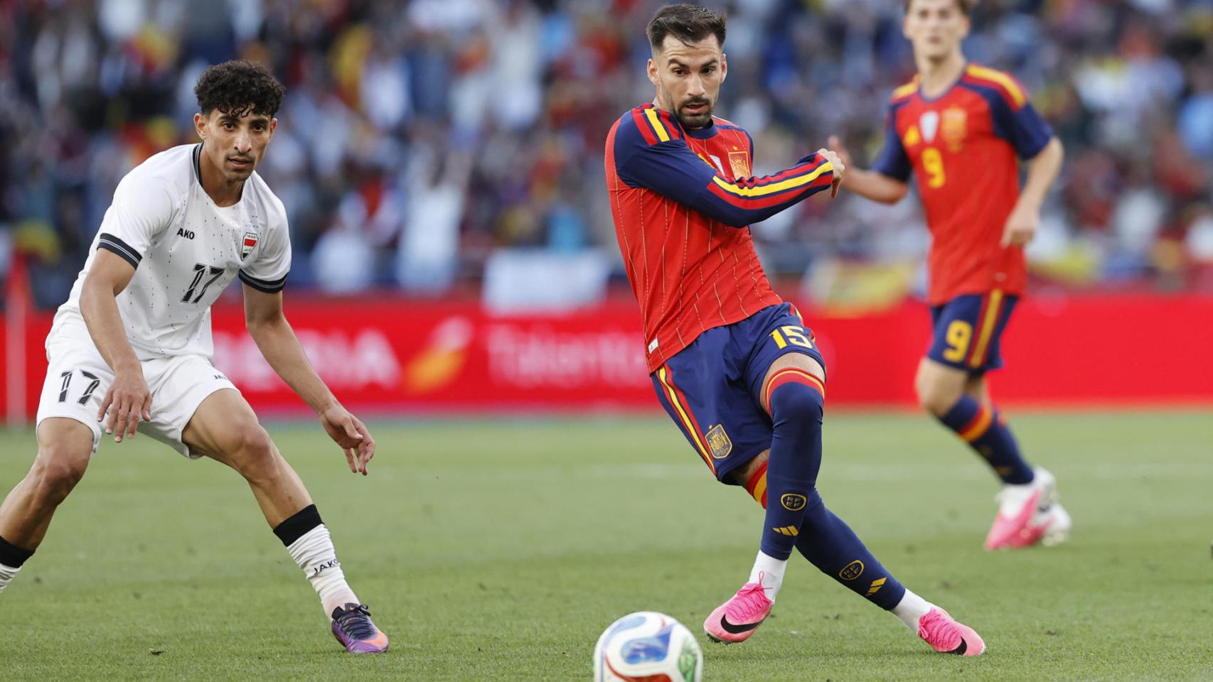 Una España con muchas caras nuevas solo logra un empate en el primer amistoso antes de que dé comienzo el Mundial
