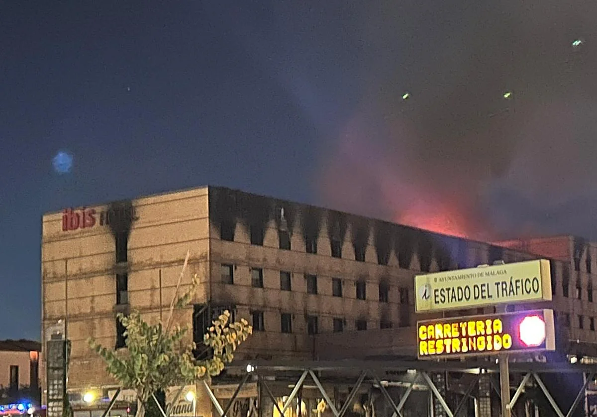 Alarma en Málaga por un nuevo fuego en el hotel Ibis