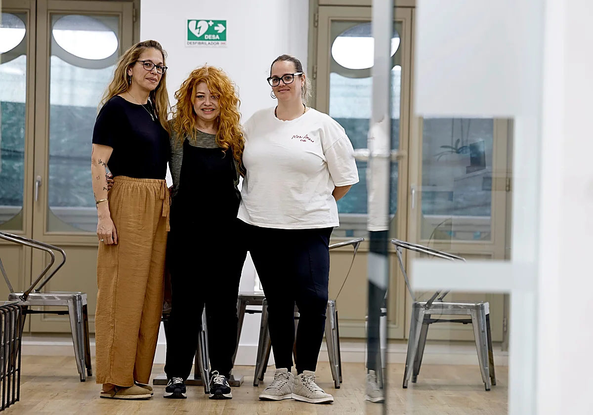«Es penoso que una enferma tenga que ir pegando a la puerta de los despachos para que solucionen una cita»