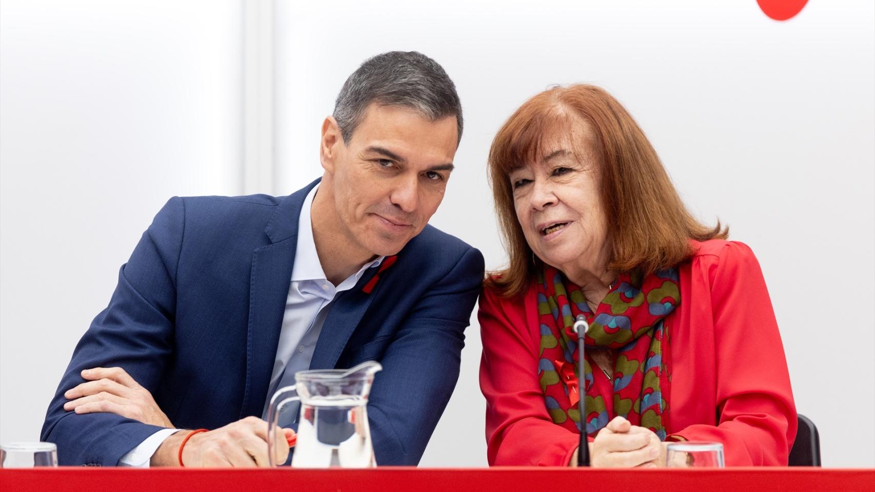 Los whatsapps entre Cristina Narbona y Leire Díez arruinan el plan del PSOE de utilizar a Cerdán como cortafuegos