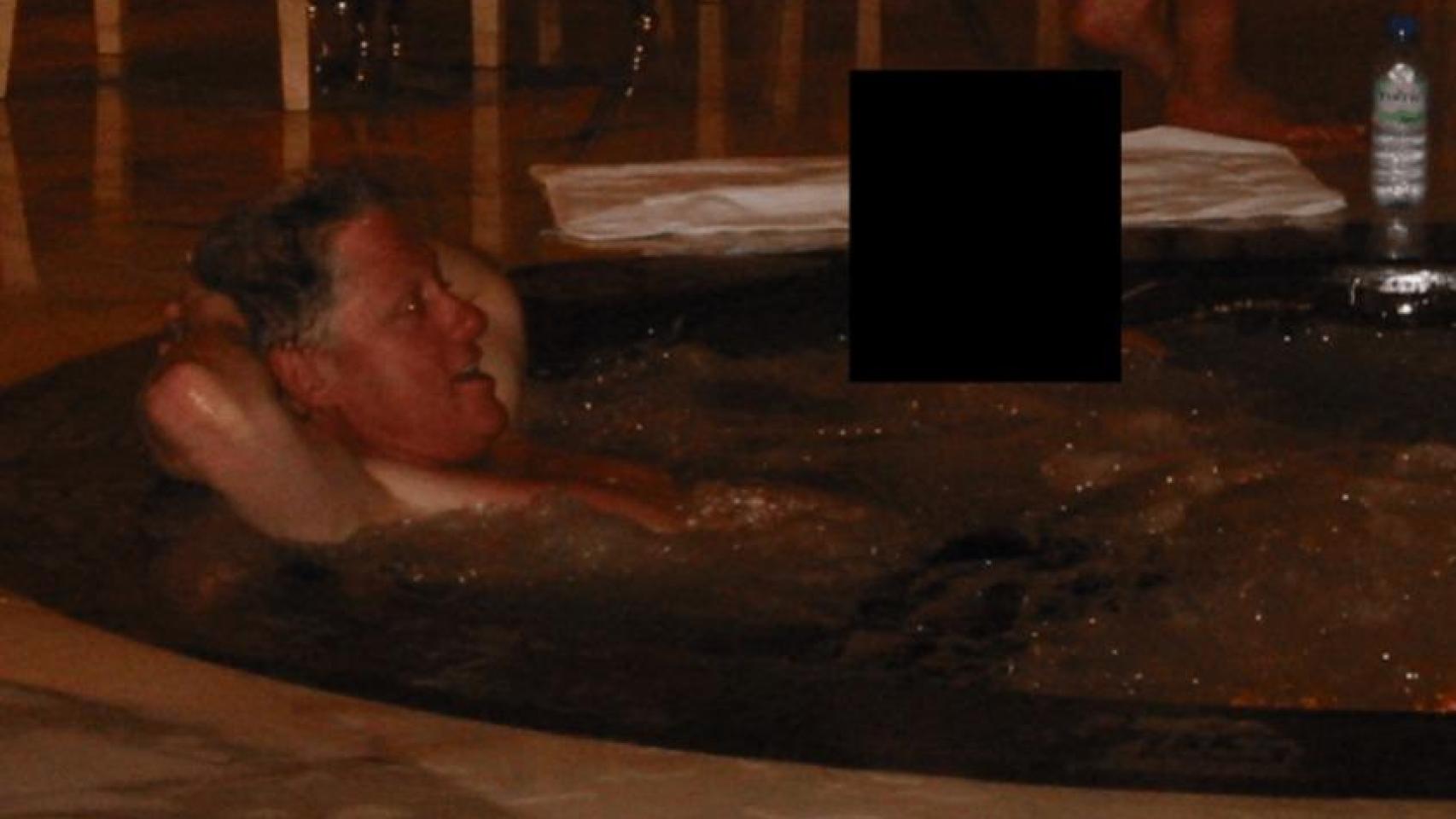Los archivos del caso Epstein desvelan fotos con Mick Jagger o Michael Jackson y a Clinton en un jacuzzi junto a una mujer