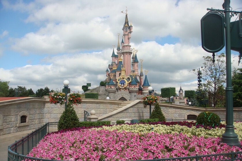 Disney ha invertido más de 5.700 millones de euros en Disneyland París. Todavía no ha recuperado ni la mitad de esa cantidad