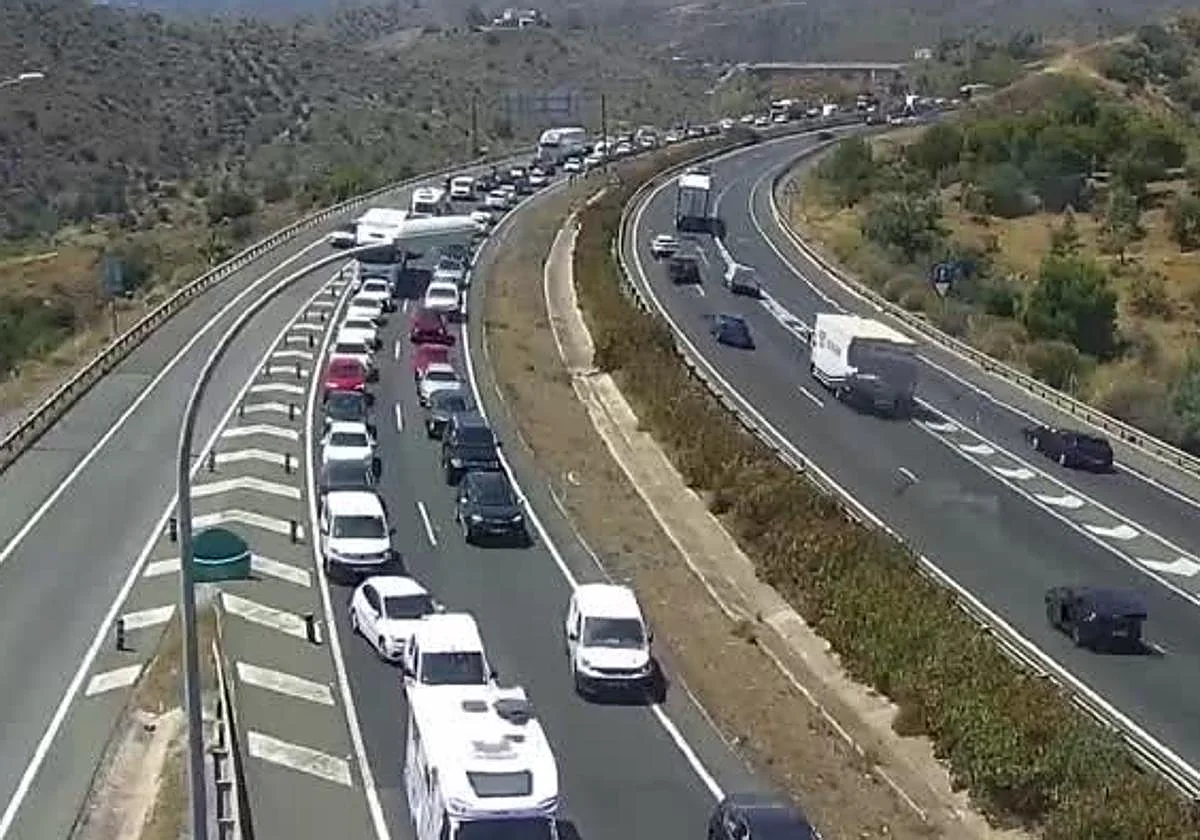 Retenciones kilométricas a la salida de Málaga por un accidente en la A-7