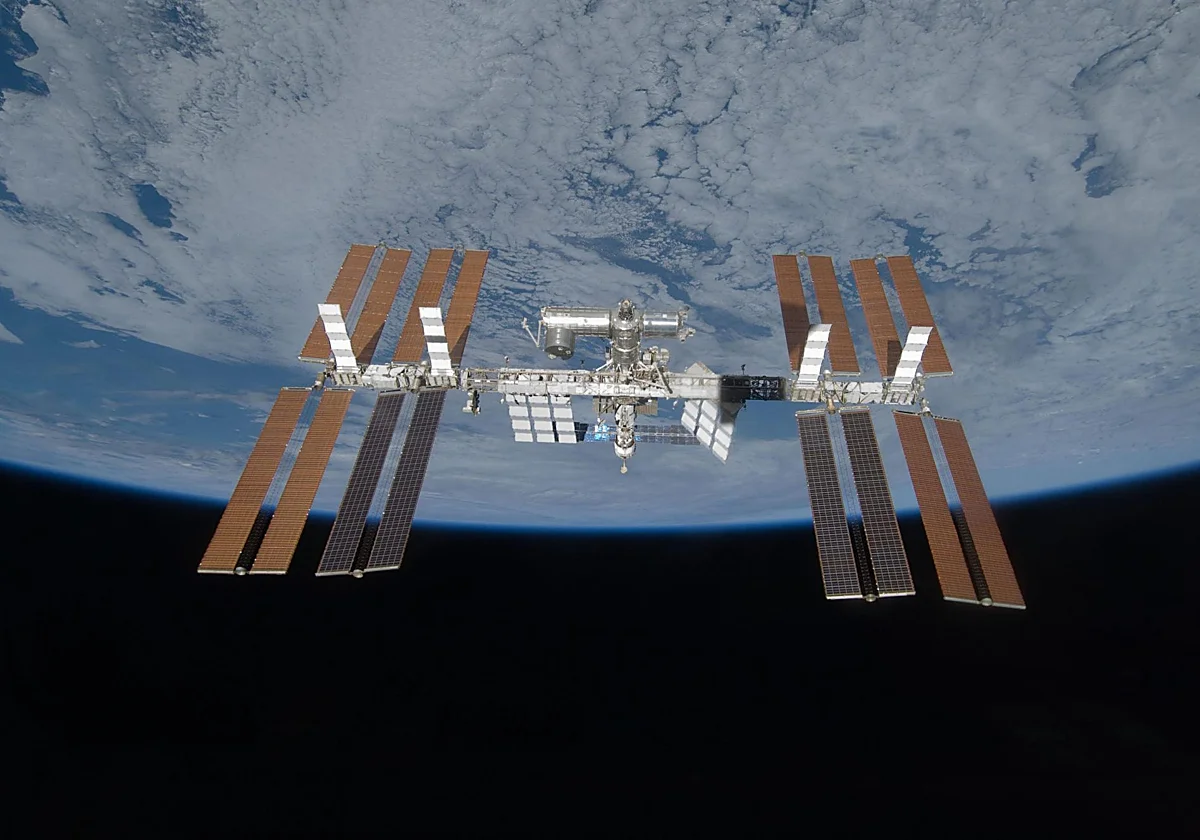 Los astronautas de la Estación Espacial Internacional, en modo evacuación por una fuga de aire