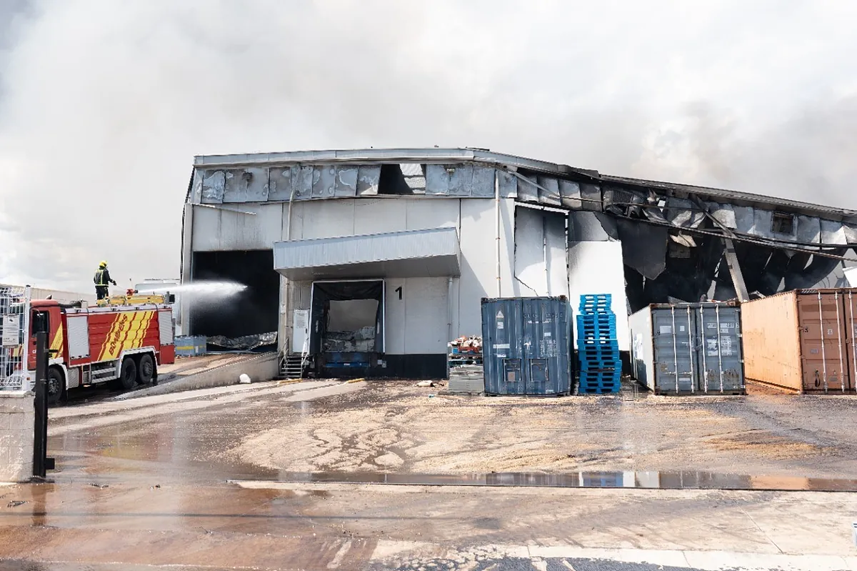 Importaco recoloca y aplica un ERTE a los trabajadores de la fábrica incendiada