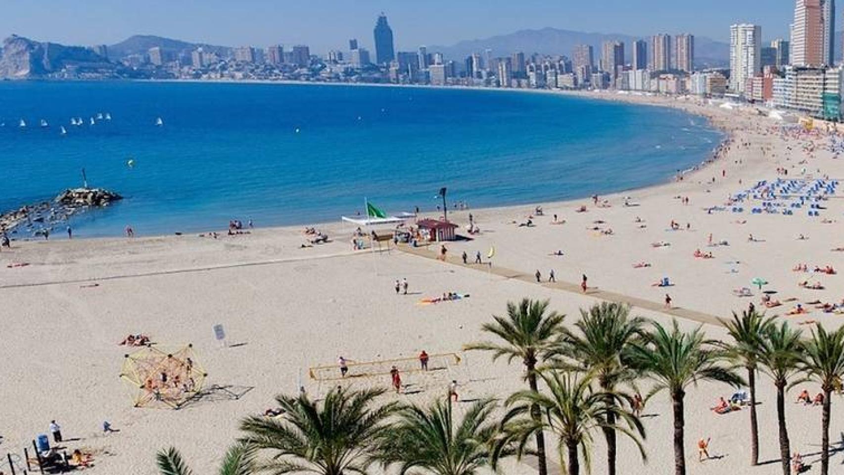 Detenido en Benidorm por intentar ahogar a una joven en el agua y a un niño en la arena