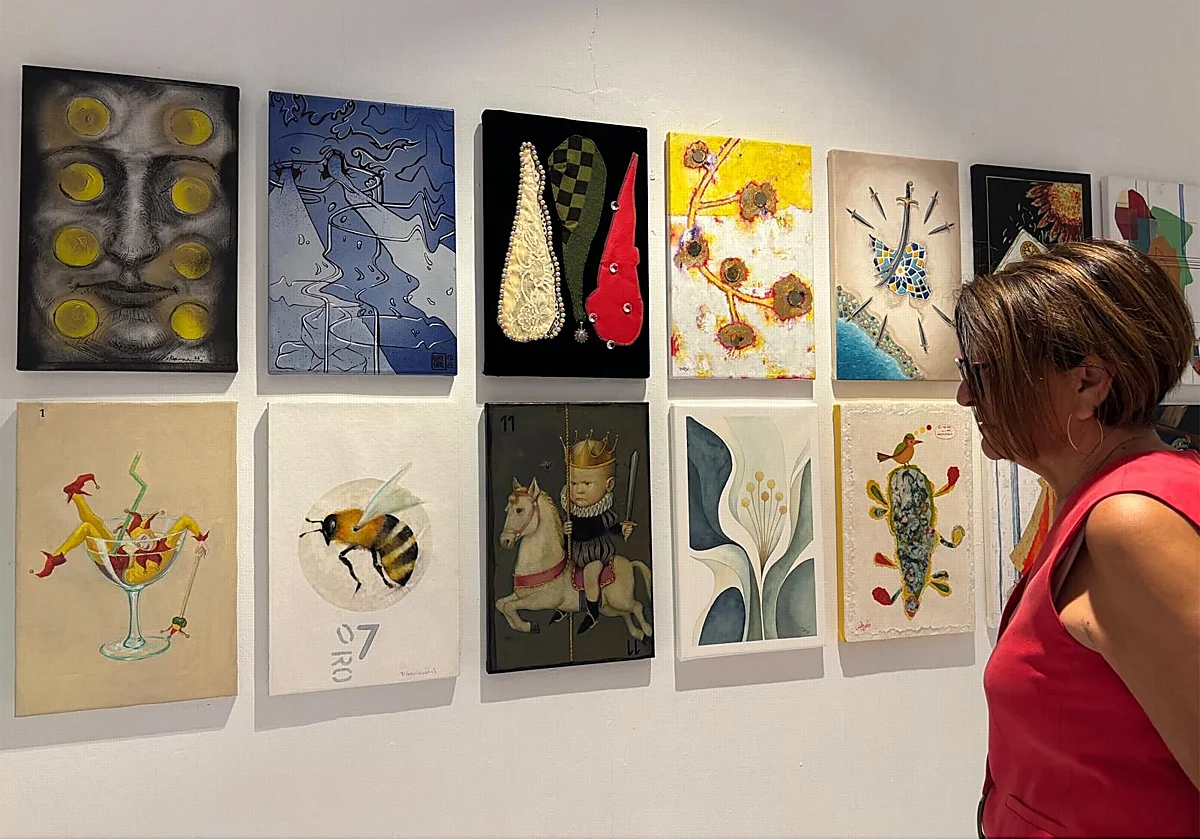 El as en la manga de Macharaviaya: 90 artistas reinventan la baraja de naipes española