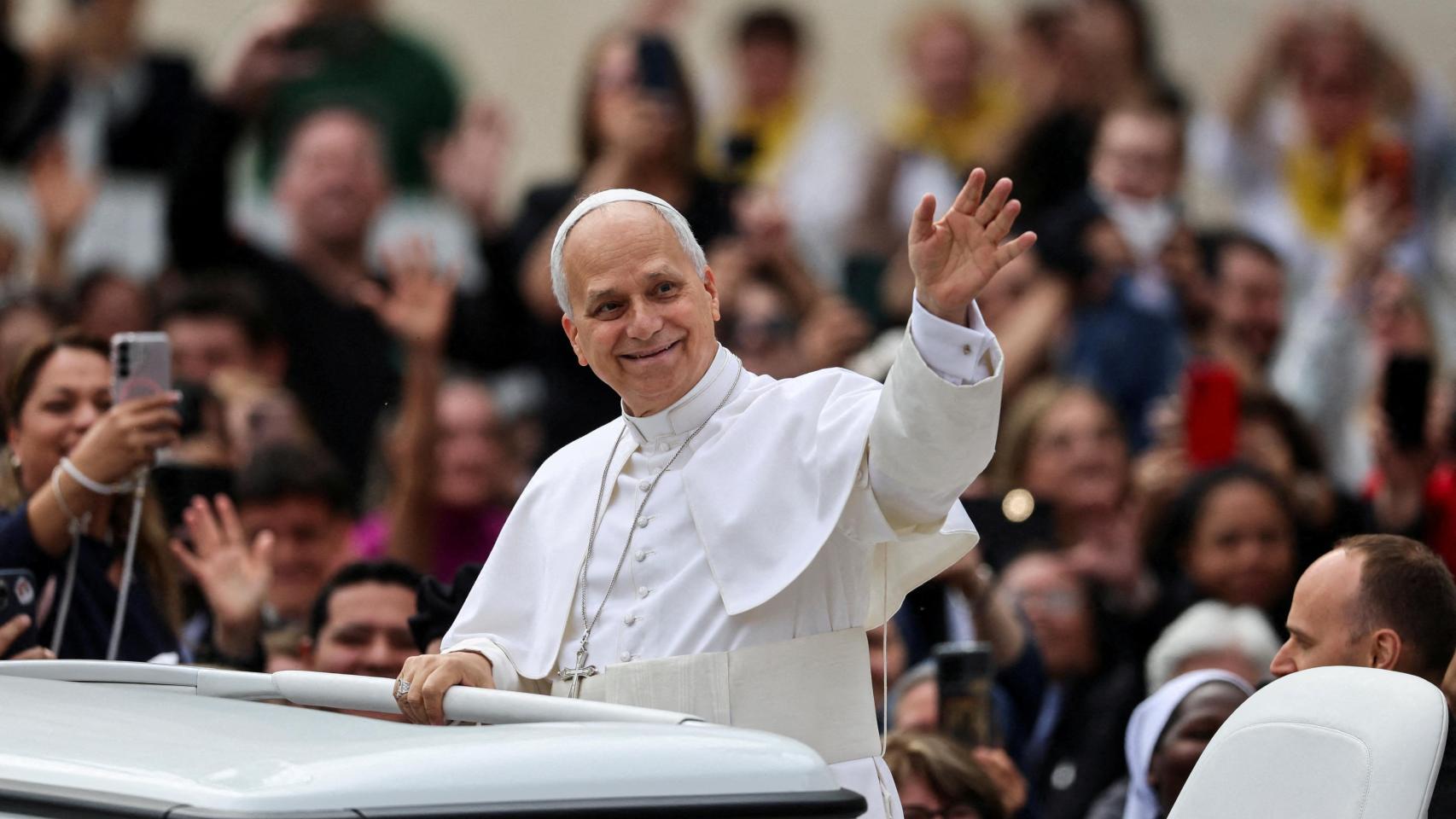El negocio de los propietarios con balcones para ver al Papa León XIV: "400€ por persona, si son muchos te hago precio"