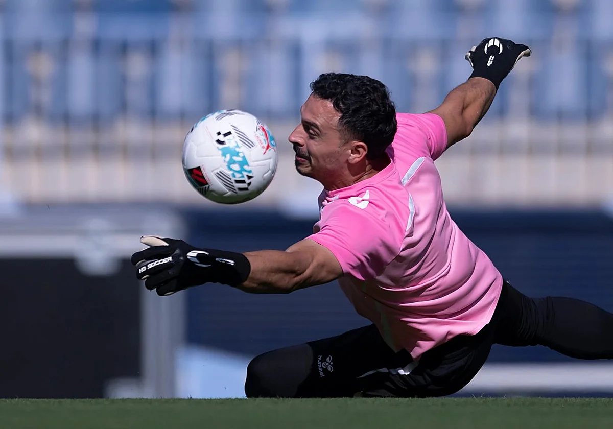 Último entrenamiento del Málaga antes de viajar a Las Palmas, con la ausencia de Haitam