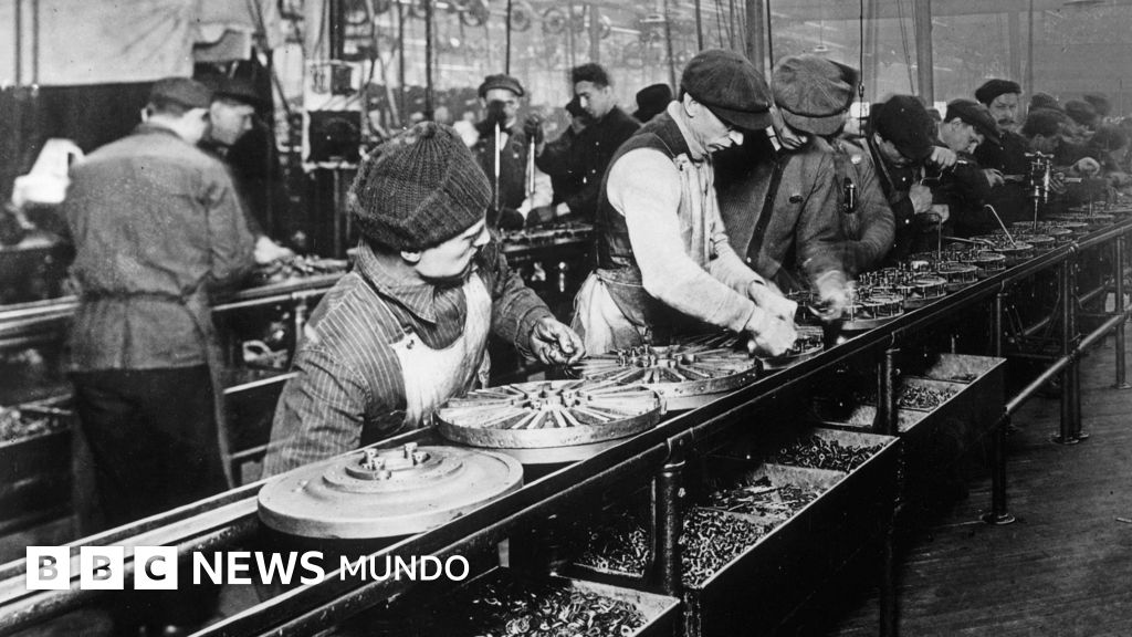 Por qué Henry Ford creó la semana laboral de 5 días hace 100 años y cómo la medida impactó al mundo